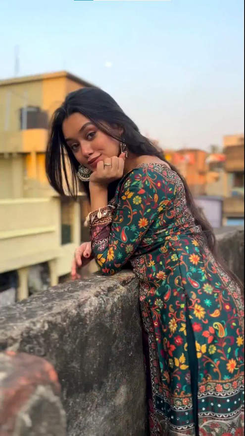 Pakistani Green Salwar Suit & Dupatta Set - 12/7